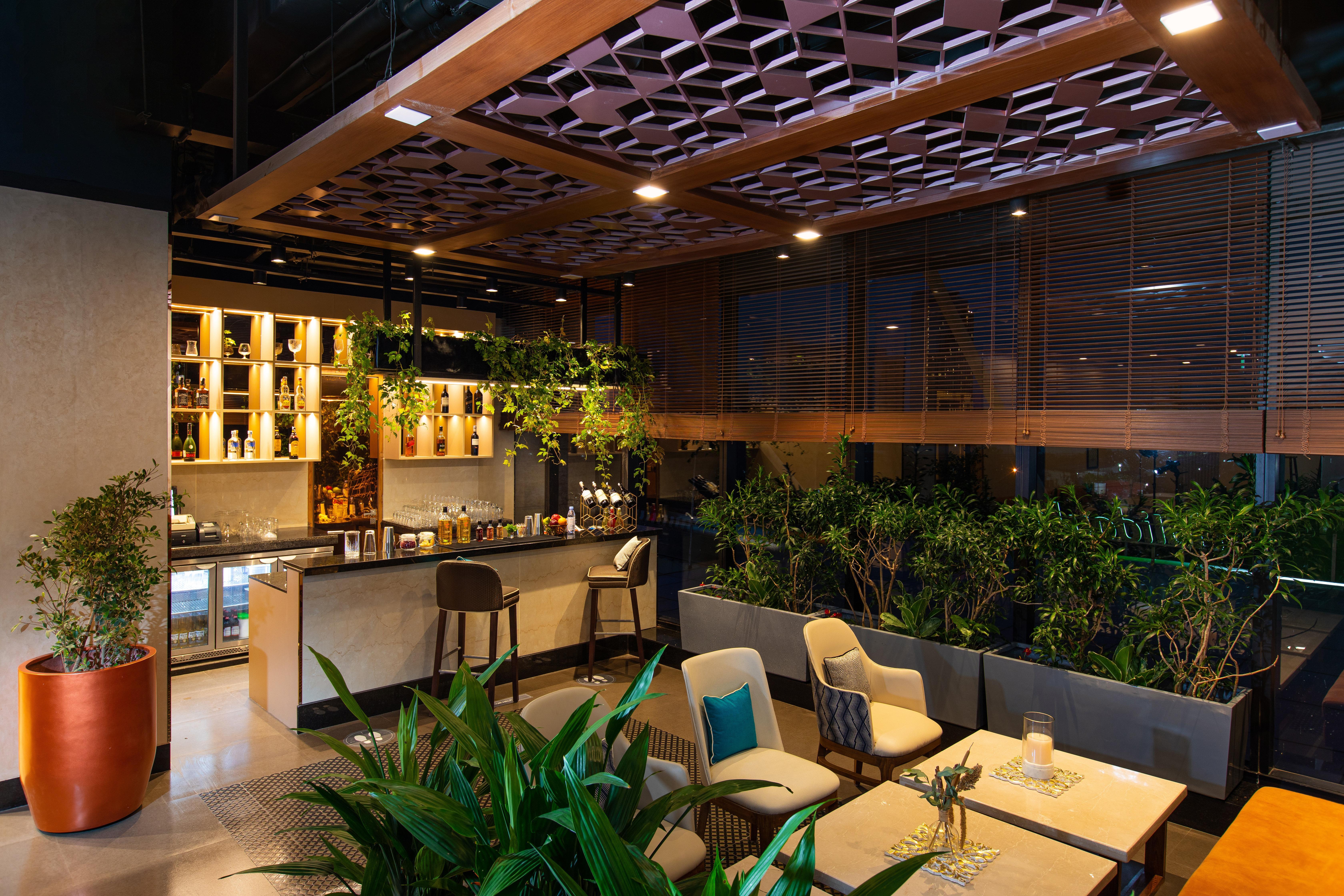 Holiday Inn Bengaluru Racecourse By Ihg Exterior foto The lounge at the airport